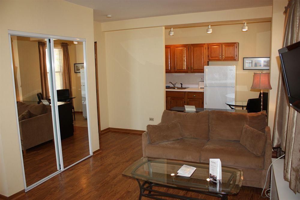 Dewitt Hotel And Suites Chicago Bagian luar foto