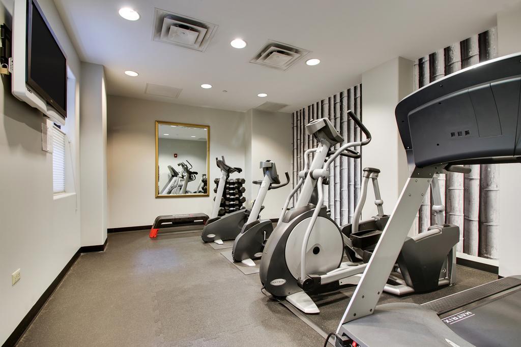 Dewitt Hotel And Suites Chicago Bagian luar foto