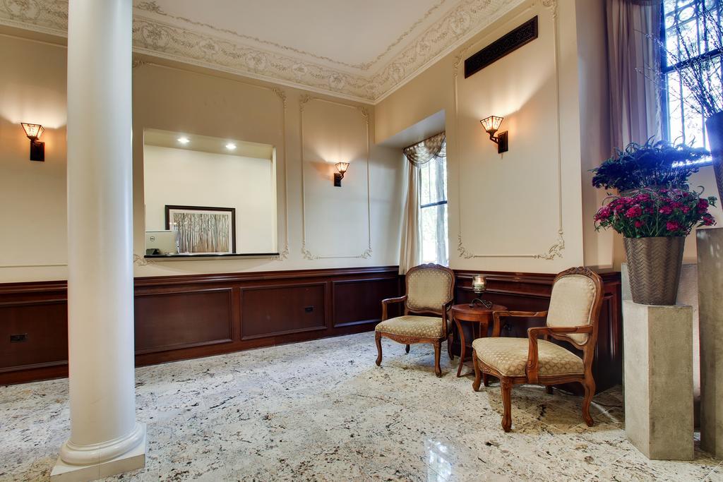 Dewitt Hotel And Suites Chicago Bagian luar foto