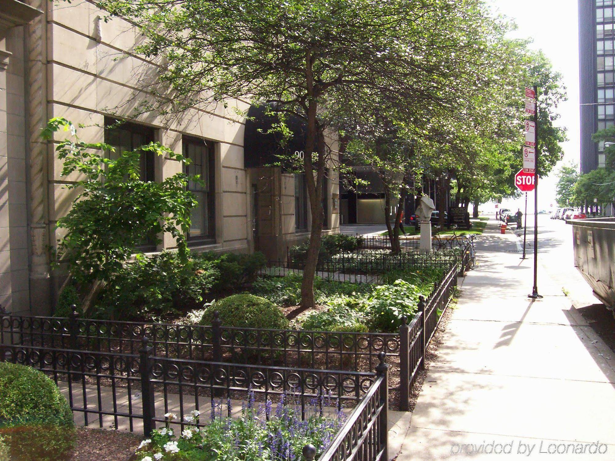 Dewitt Hotel And Suites Chicago Bagian luar foto