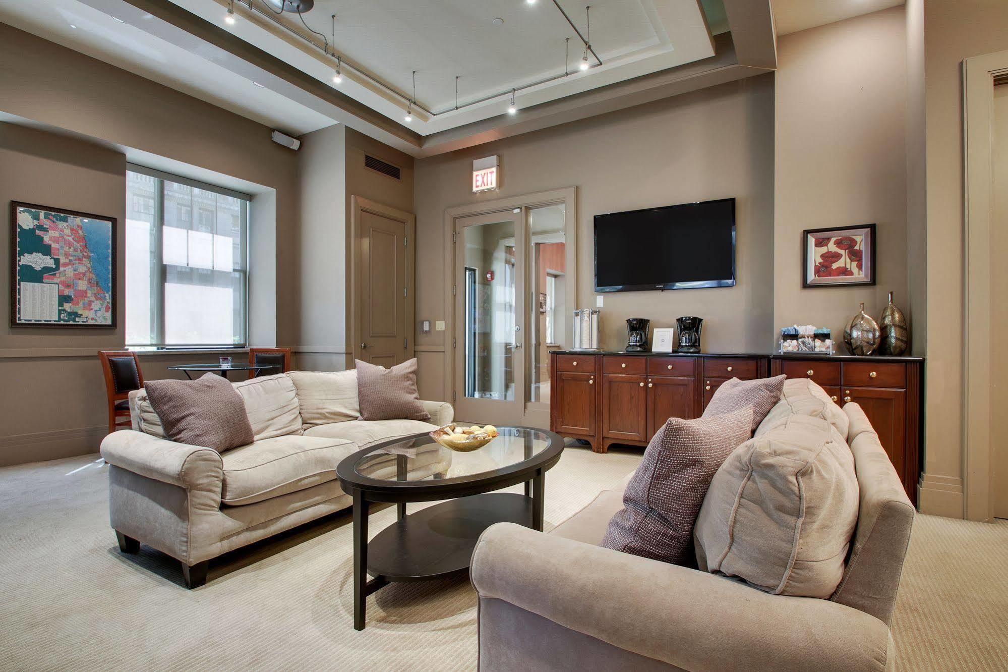 Dewitt Hotel And Suites Chicago Bagian luar foto