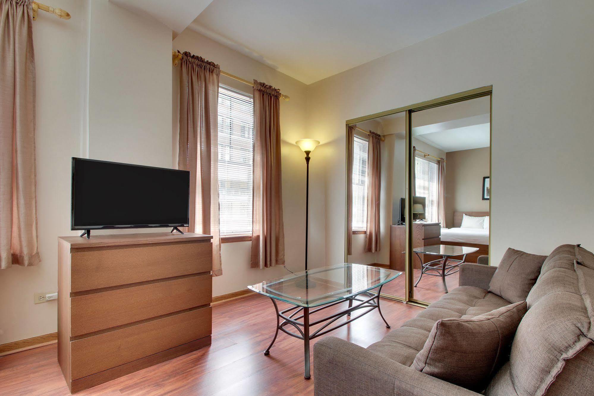 Dewitt Hotel And Suites Chicago Bagian luar foto