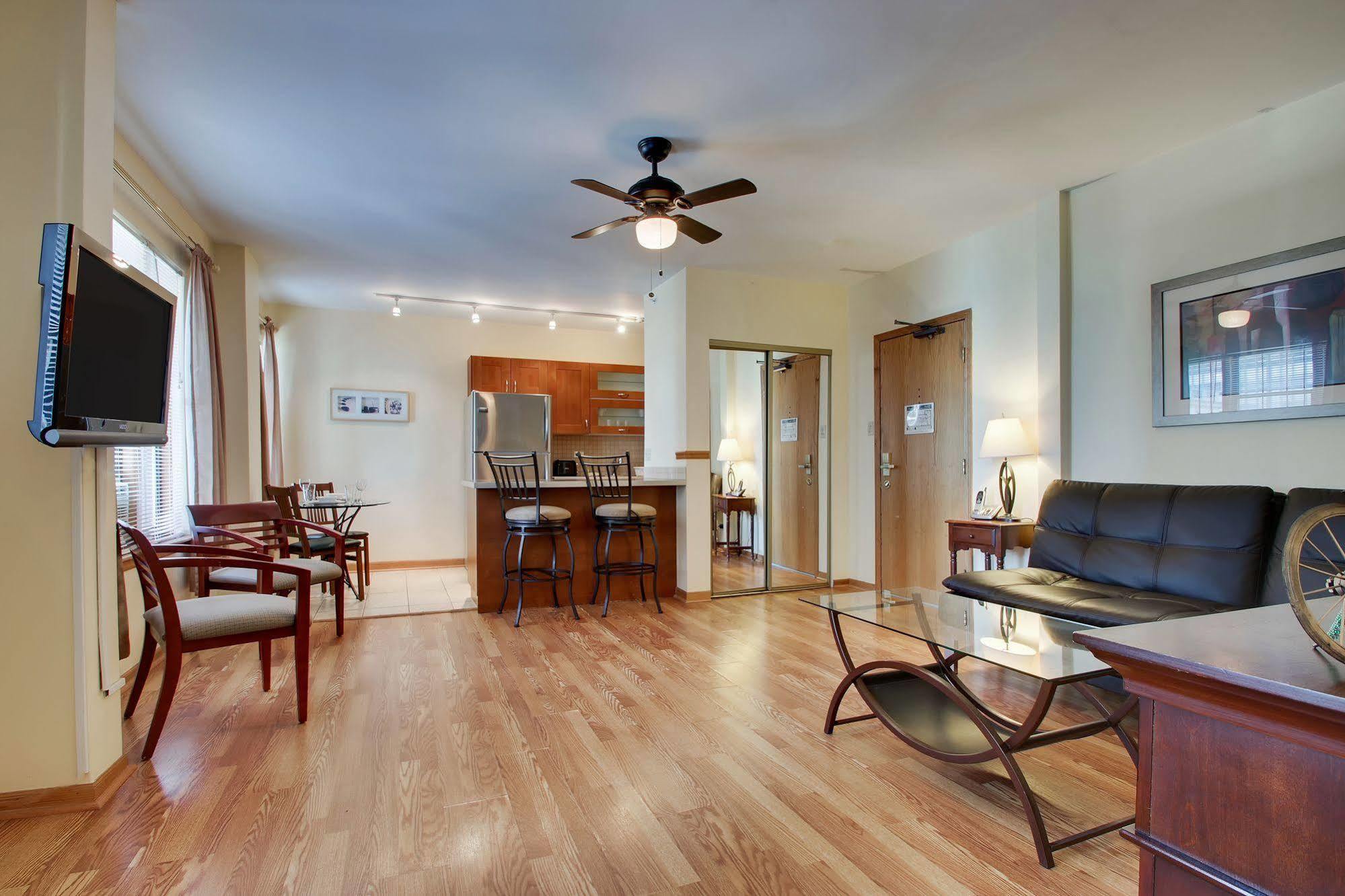 Dewitt Hotel And Suites Chicago Bagian luar foto