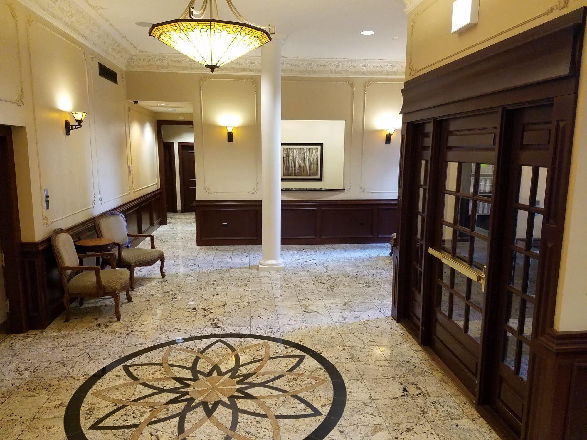 Dewitt Hotel And Suites Chicago Bagian luar foto