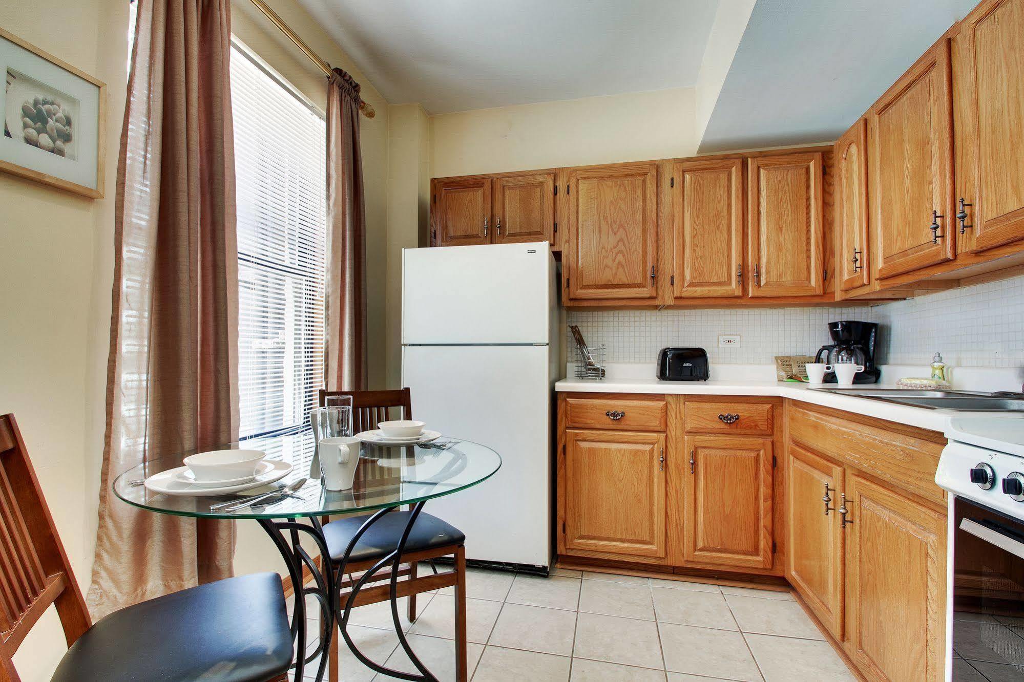 Dewitt Hotel And Suites Chicago Bagian luar foto